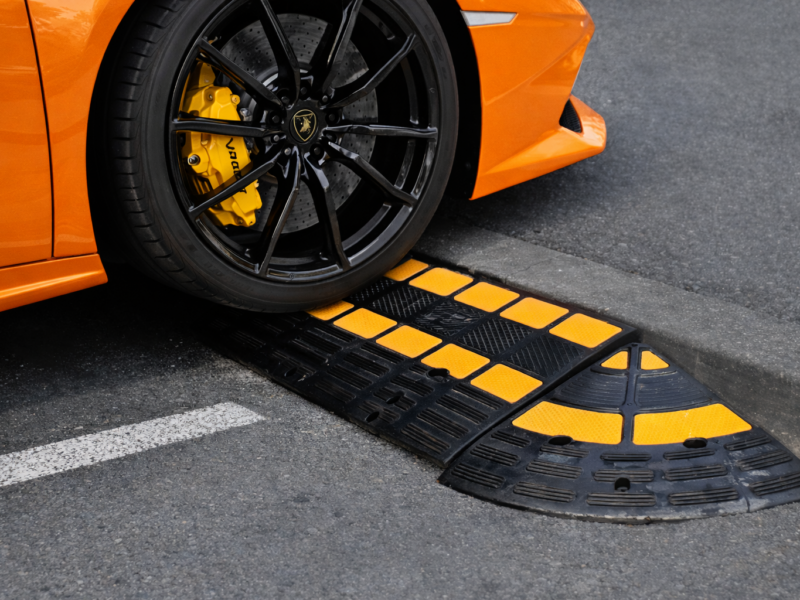 PROGI ZWALNIAJĄCE I AZYLE